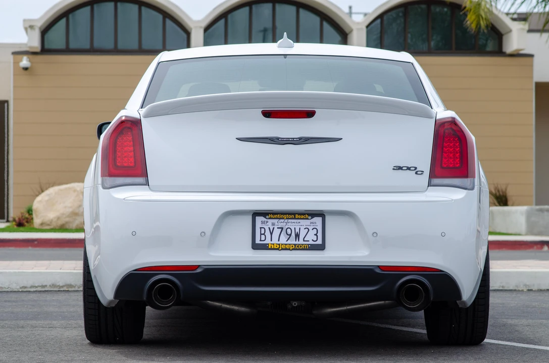 2023 Chrysler 300 (2005-2023) - Image 10 of 31