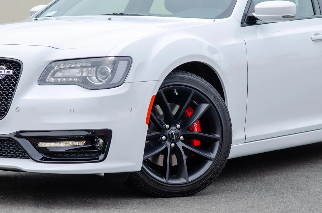 2023 Chrysler 300 (2005-2023) - Image 23 of 31