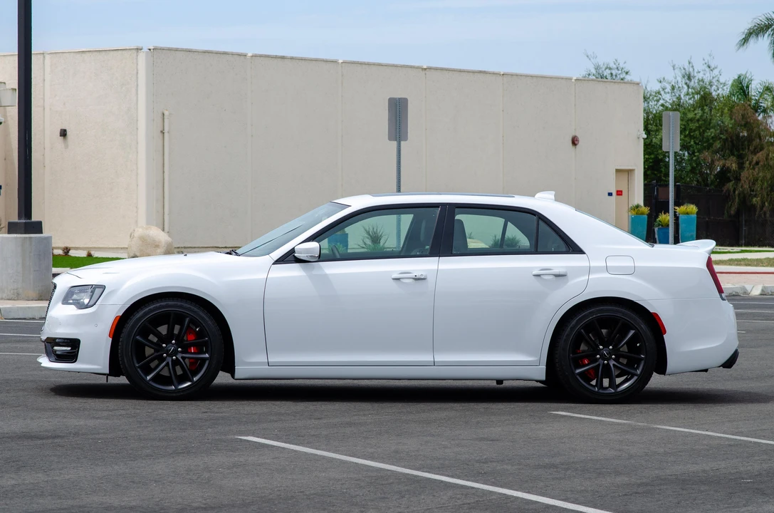 2023 Chrysler 300 (2005-2023) - Image 8 of 31