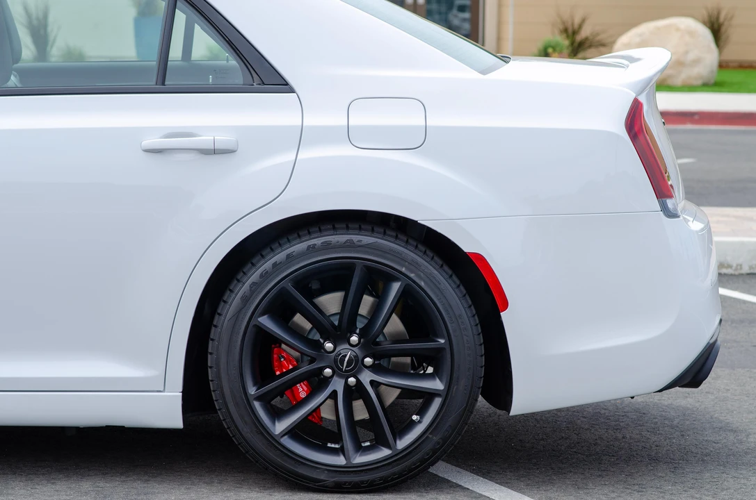 2023 Chrysler 300 (2005-2023) - Image 27 of 31