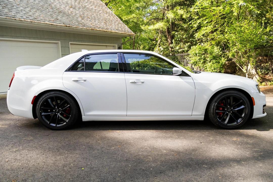 2023 Chrysler 300 (2005-2023) - Image 3 of 31