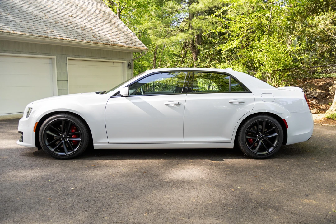 2023 Chrysler 300 (2005-2023) - Image 8 of 31