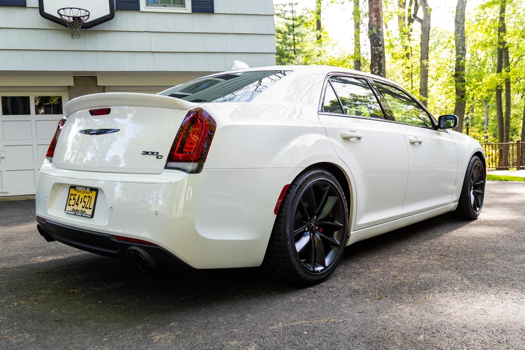 2023 Chrysler 300 (2005-2023) - Image 10 of 31