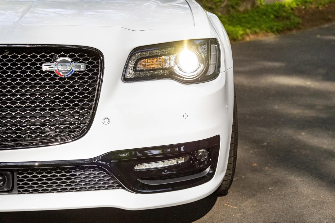 2023 Chrysler 300 (2005-2023) - Image 17 of 31