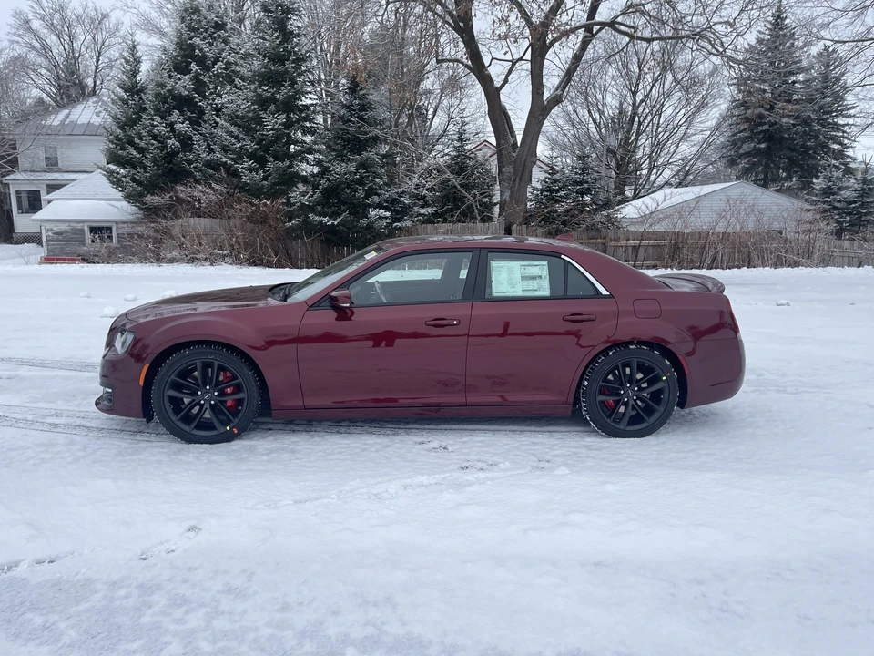 2023 Chrysler 300 (2005-2023) - Image 7 of 31