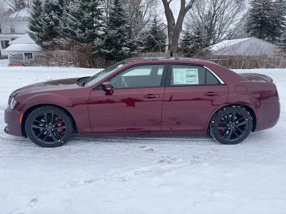 2023 Chrysler 300 (2005-2023) - Image 8 of 31