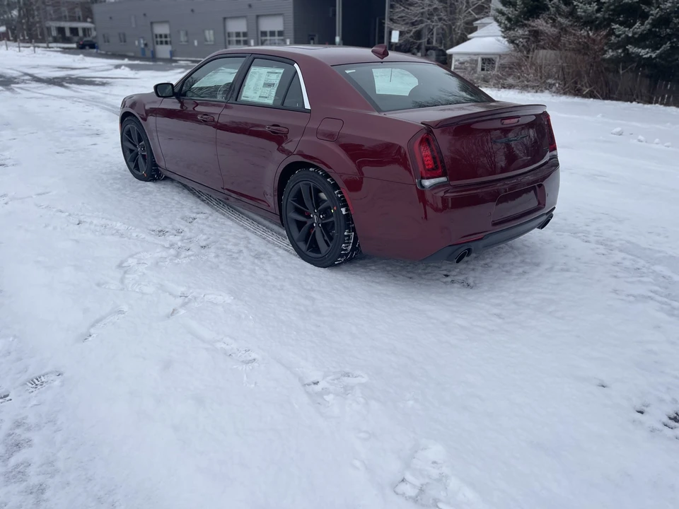 2023 Chrysler 300 (2005-2023) - Image 9 of 31