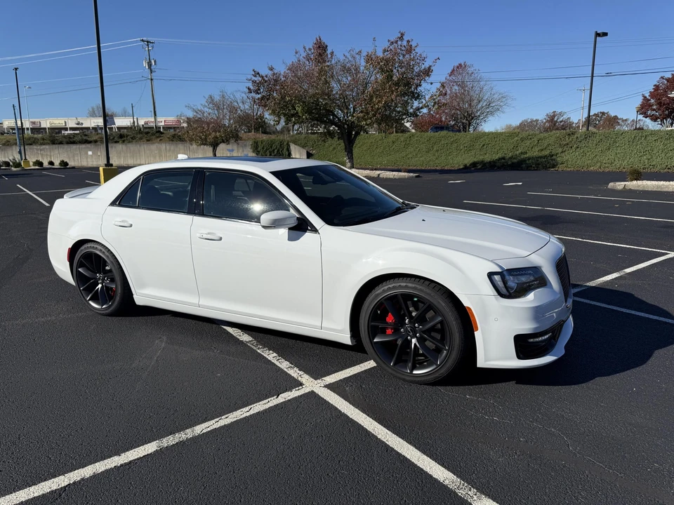 2023 Chrysler 300 (2005-2023) - Image 10 of 31