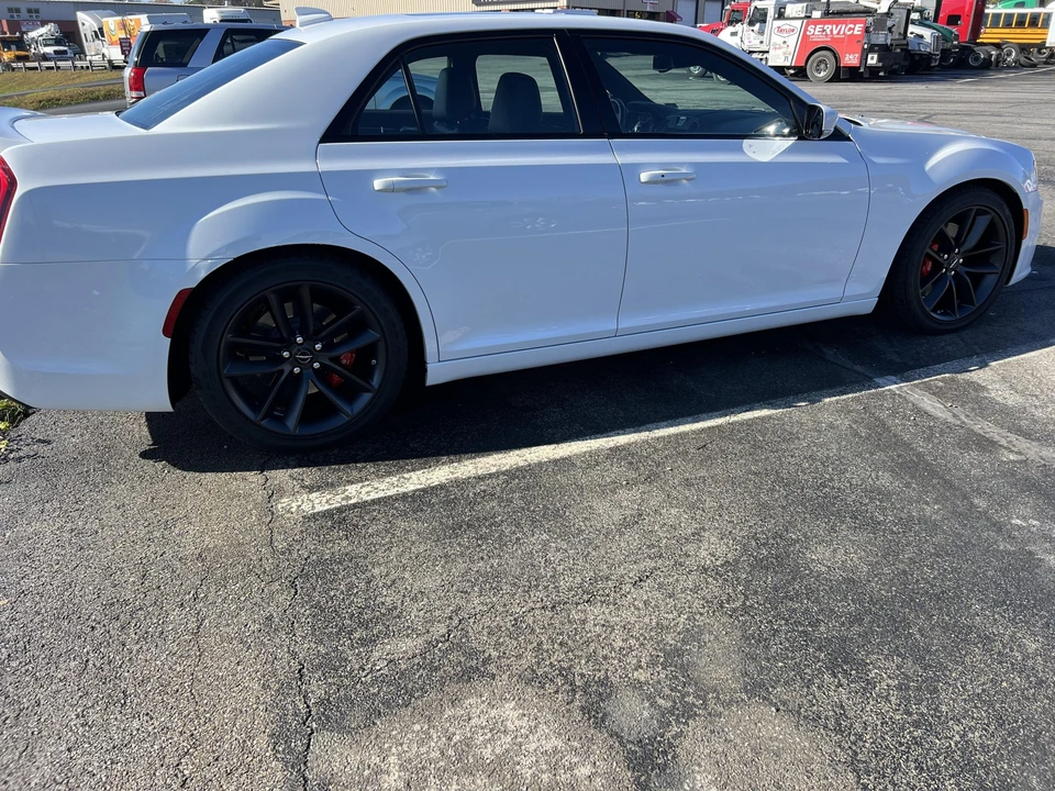 2023 Chrysler 300 (2005-2023) - Image 18 of 31