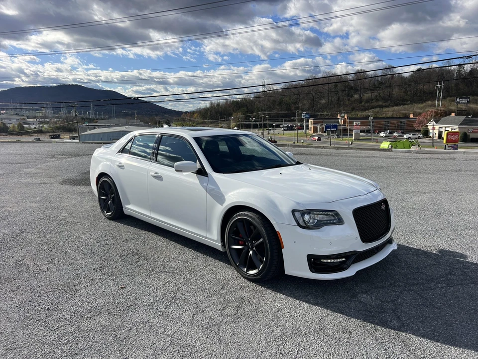 2023 Chrysler 300 (2005-2023) - Image 9 of 31