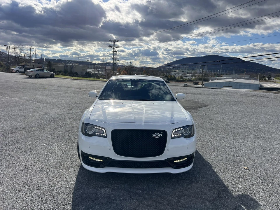 2023 Chrysler 300 (2005-2023) - Image 2 of 31