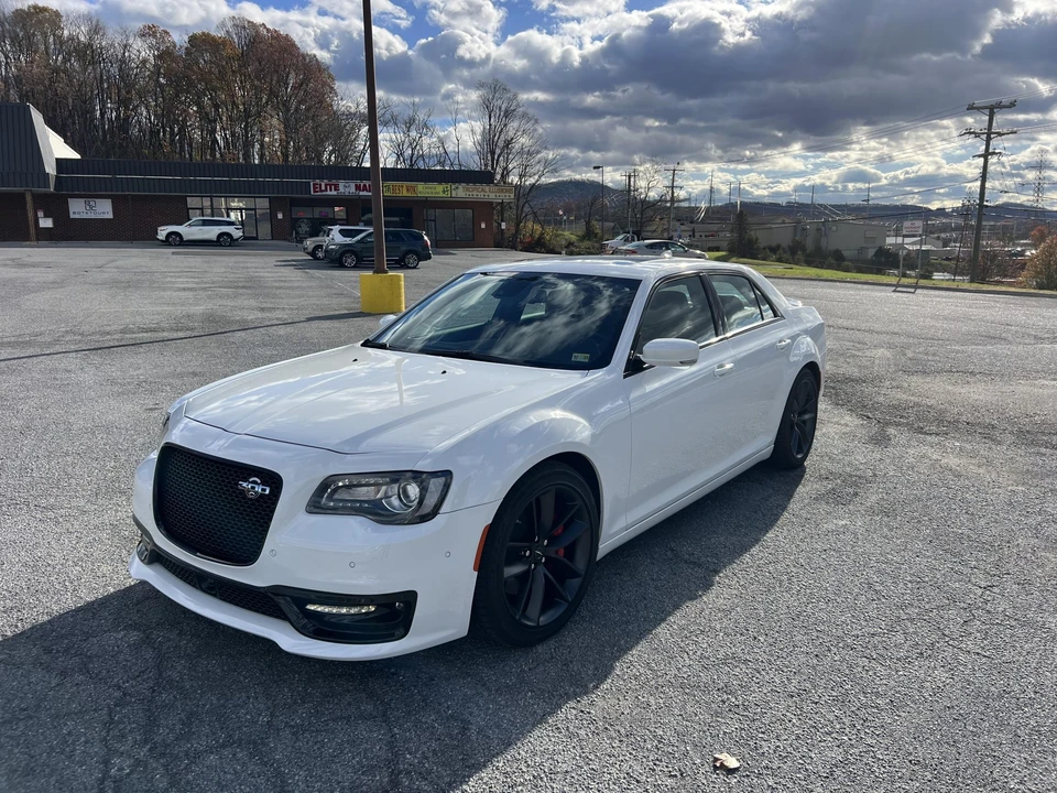 2023 Chrysler 300 (2005-2023) - Image 3 of 31