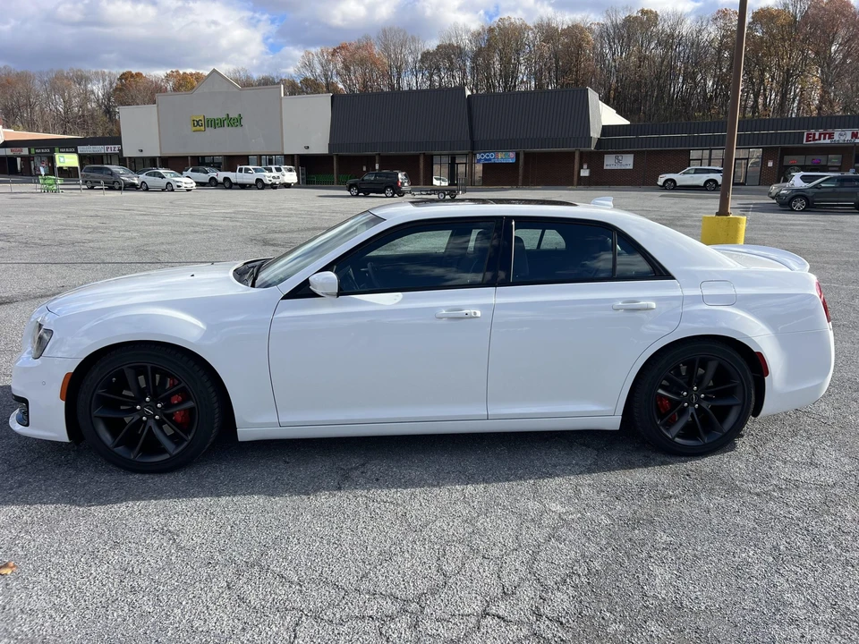 2023 Chrysler 300 (2005-2023) - Image 4 of 31