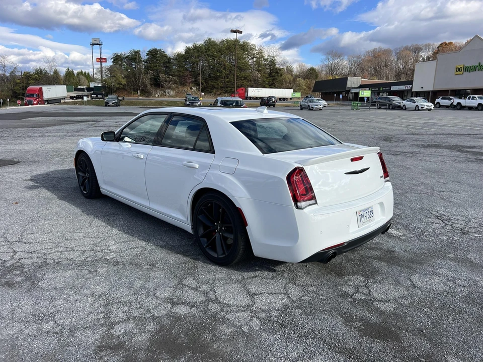 2023 Chrysler 300 (2005-2023) - Image 5 of 31