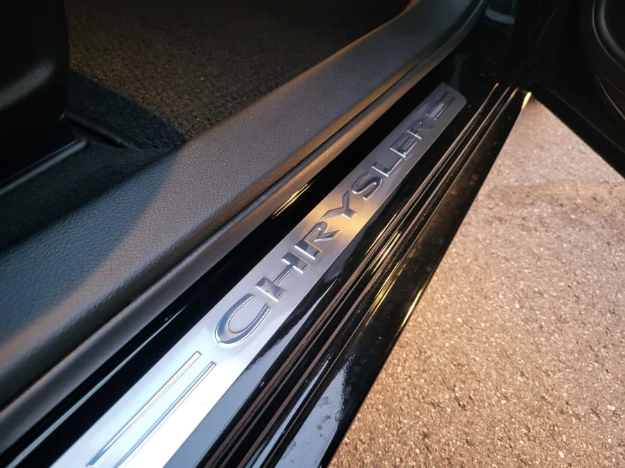 2023 Chrysler 300 (2005-2023) - Image 11 of 18