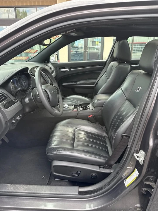 2023 Chrysler 300 (2005-2023) - Image 10 of 19