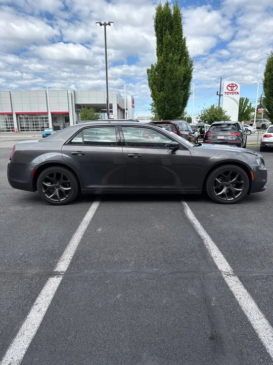 2023 Chrysler 300 (2005-2023) - Image 5 of 19