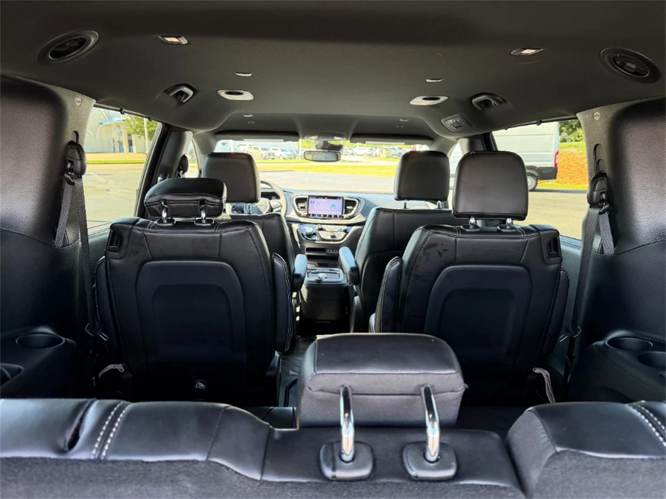 2023 Chrysler Town & Country - Image 13 of 31