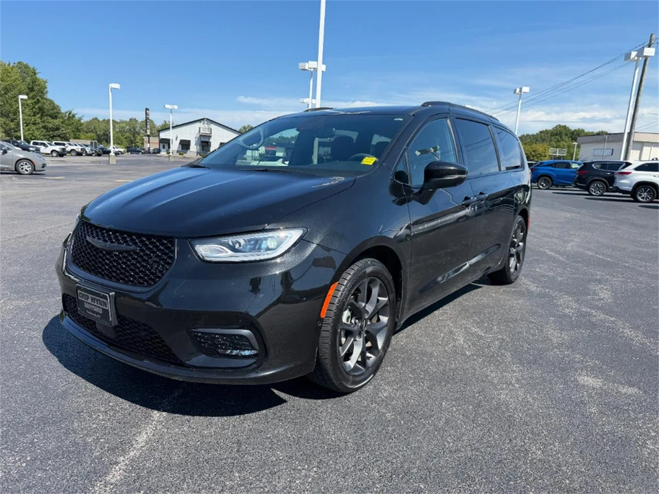 2023 Chrysler Town & Country - Image 3 of 31