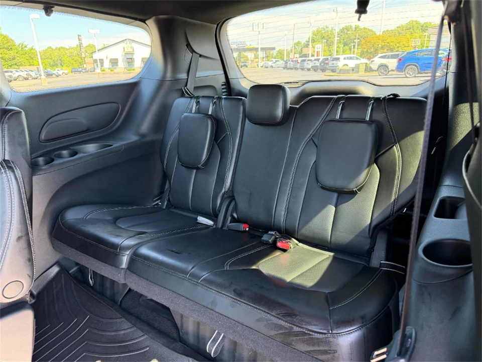 2023 Chrysler Town & Country - Image 22 of 31