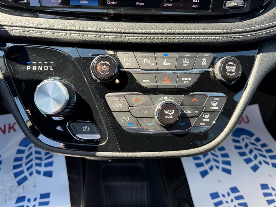 2023 Chrysler Town & Country - Image 26 of 31