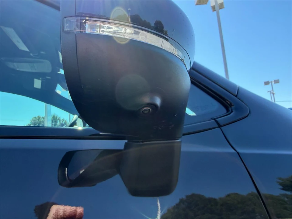 2023 Chrysler Town & Country - Image 14 of 31