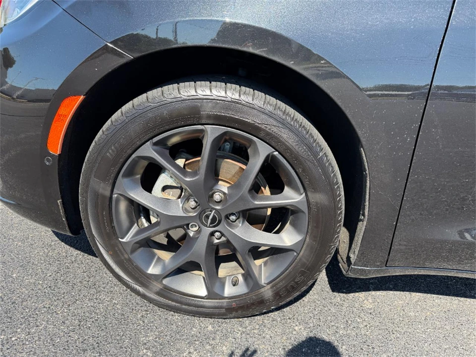 2023 Chrysler Town & Country - Image 10 of 31