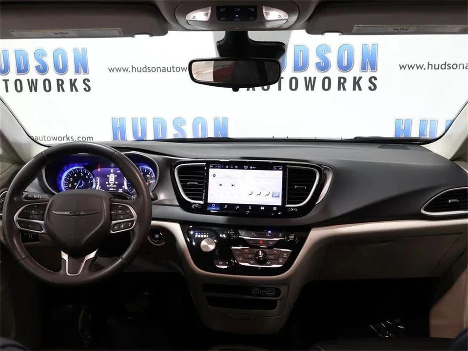 2023 Chrysler Town & Country - Image 23 of 31