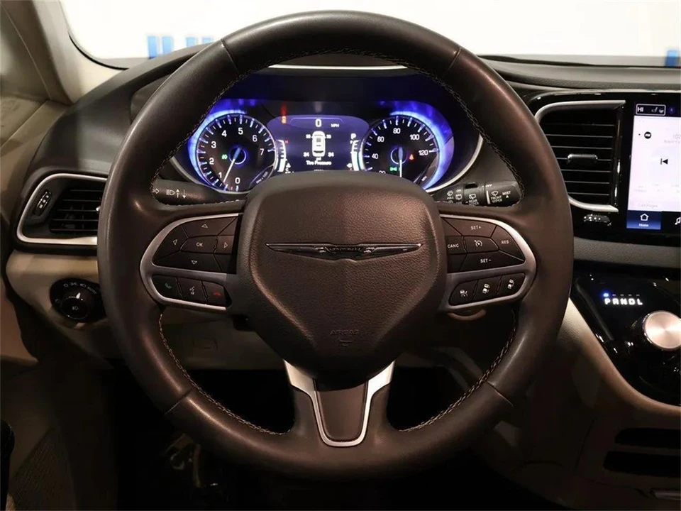 2023 Chrysler Town & Country - Image 17 of 31