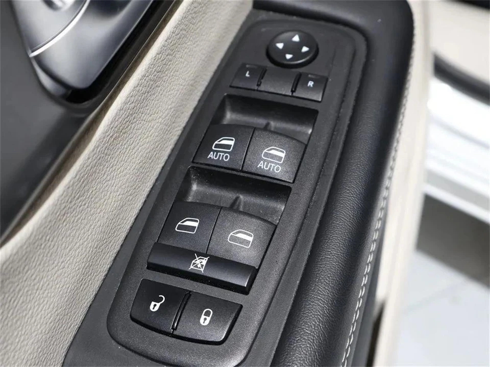 2023 Chrysler Town & Country - Image 11 of 31