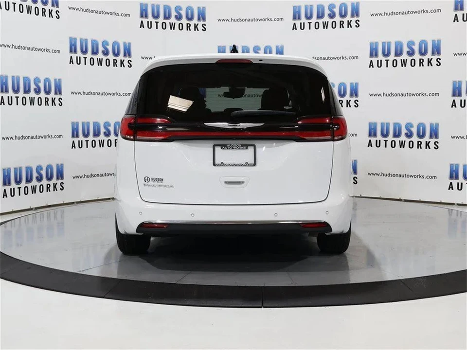2023 Chrysler Town & Country - Image 5 of 31