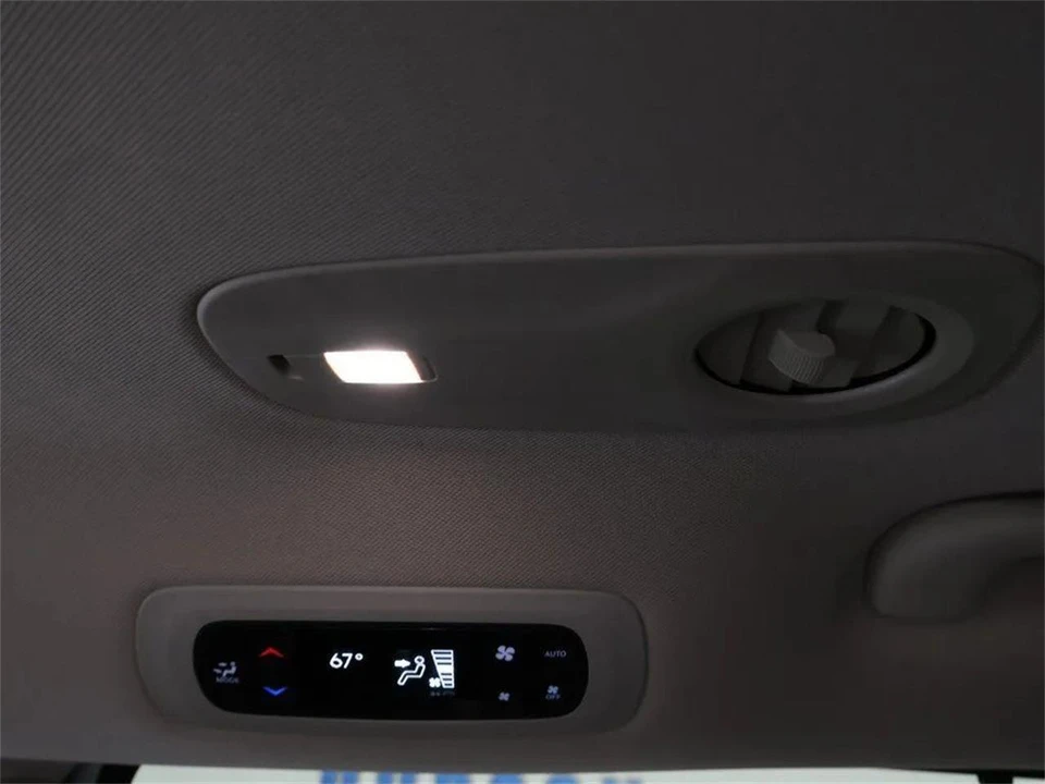 2023 Chrysler Town & Country - Image 27 of 31