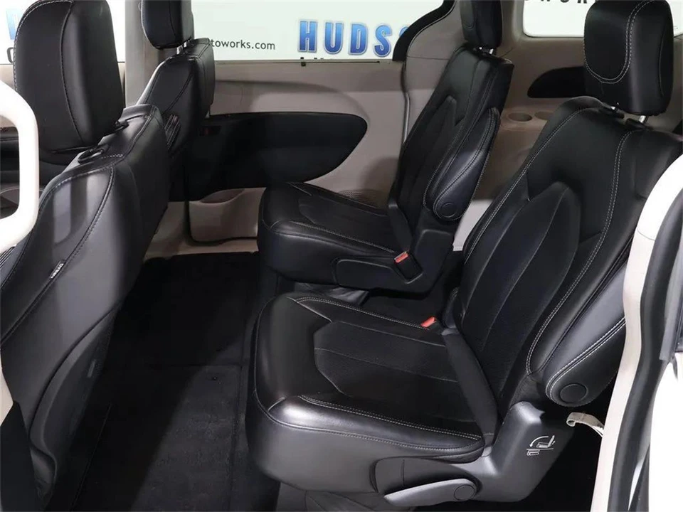 2023 Chrysler Town & Country - Image 25 of 31