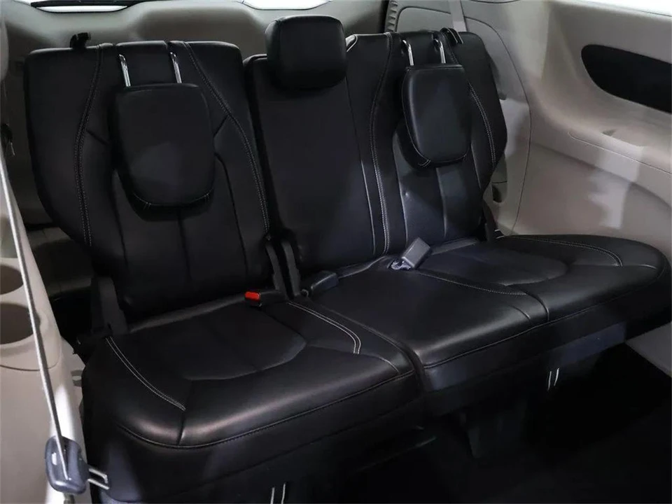 2023 Chrysler Town & Country - Image 29 of 31