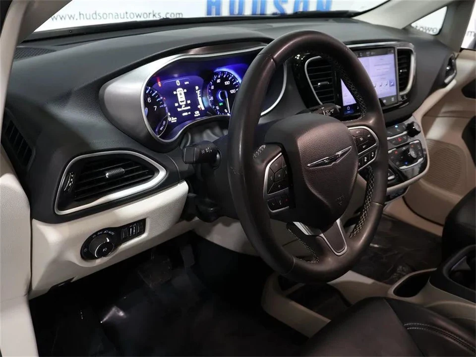 2023 Chrysler Town & Country - Image 15 of 31