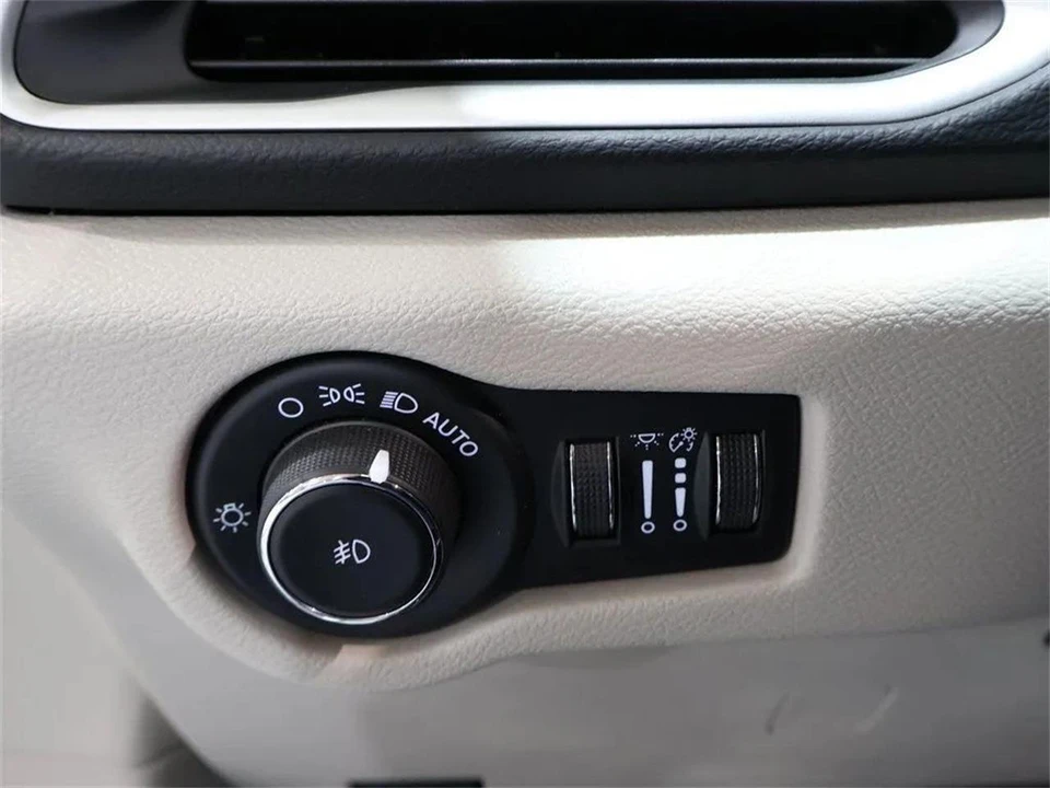 2023 Chrysler Town & Country - Image 16 of 31