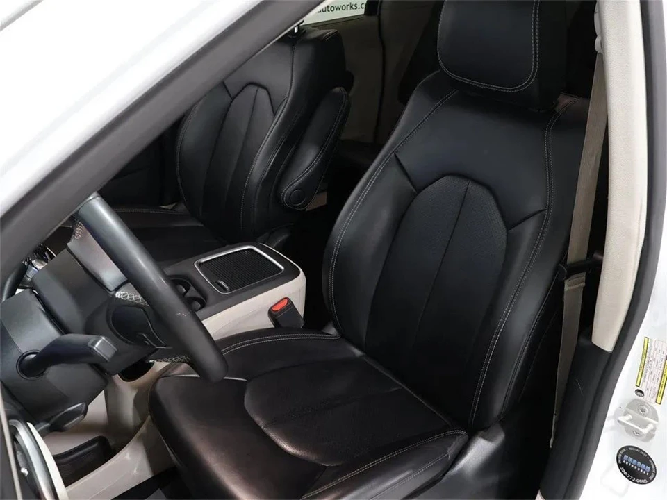 2023 Chrysler Town & Country - Image 14 of 31