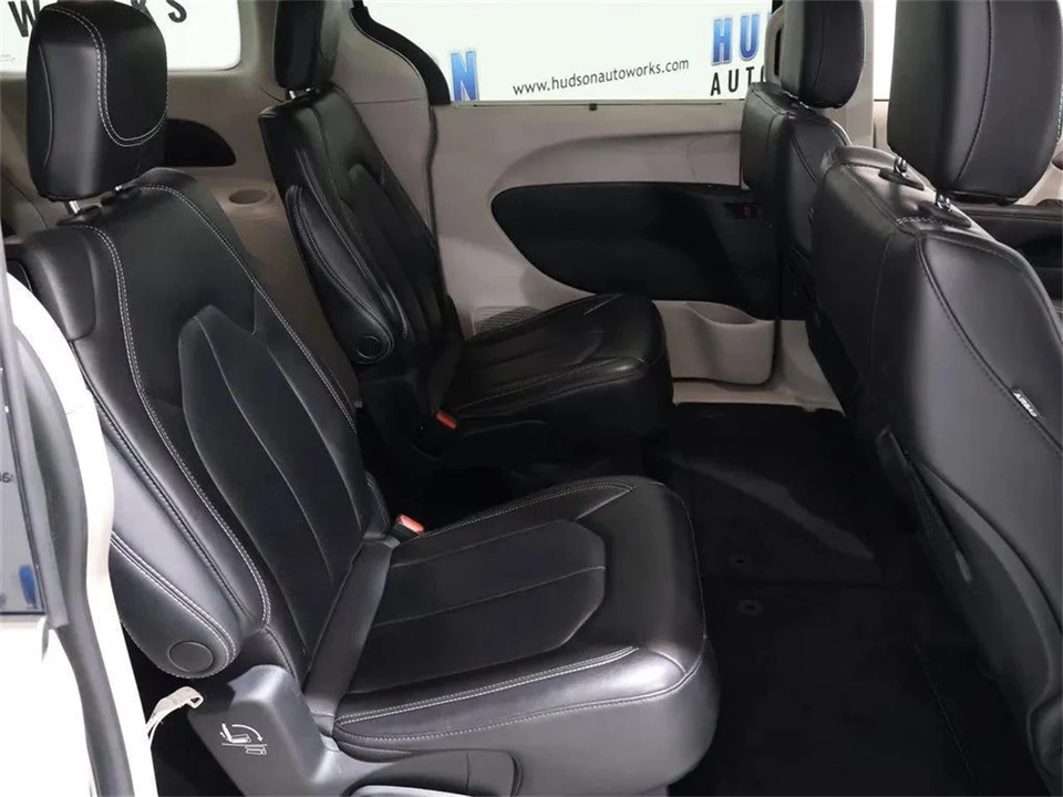 2023 Chrysler Town & Country - Image 28 of 31