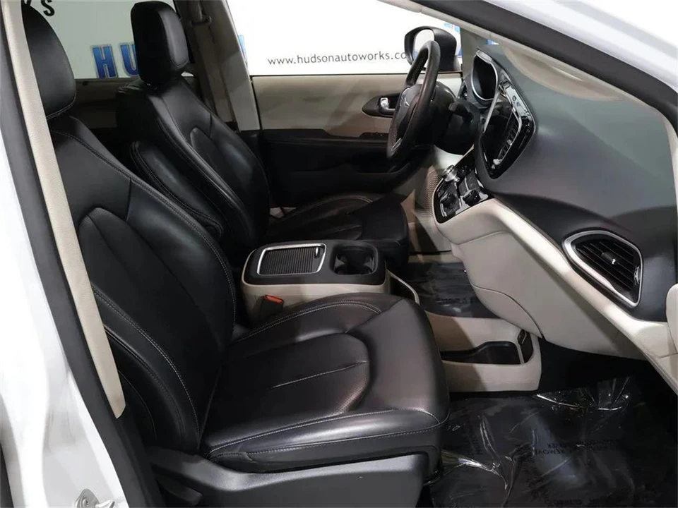 2023 Chrysler Town & Country - Image 30 of 31