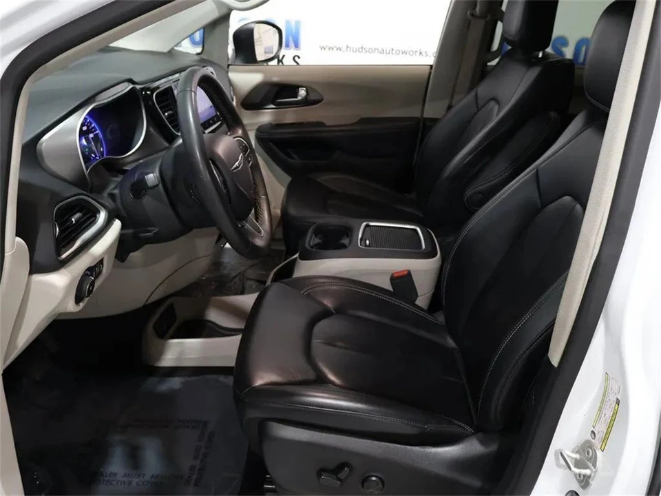 2023 Chrysler Town & Country - Image 12 of 31