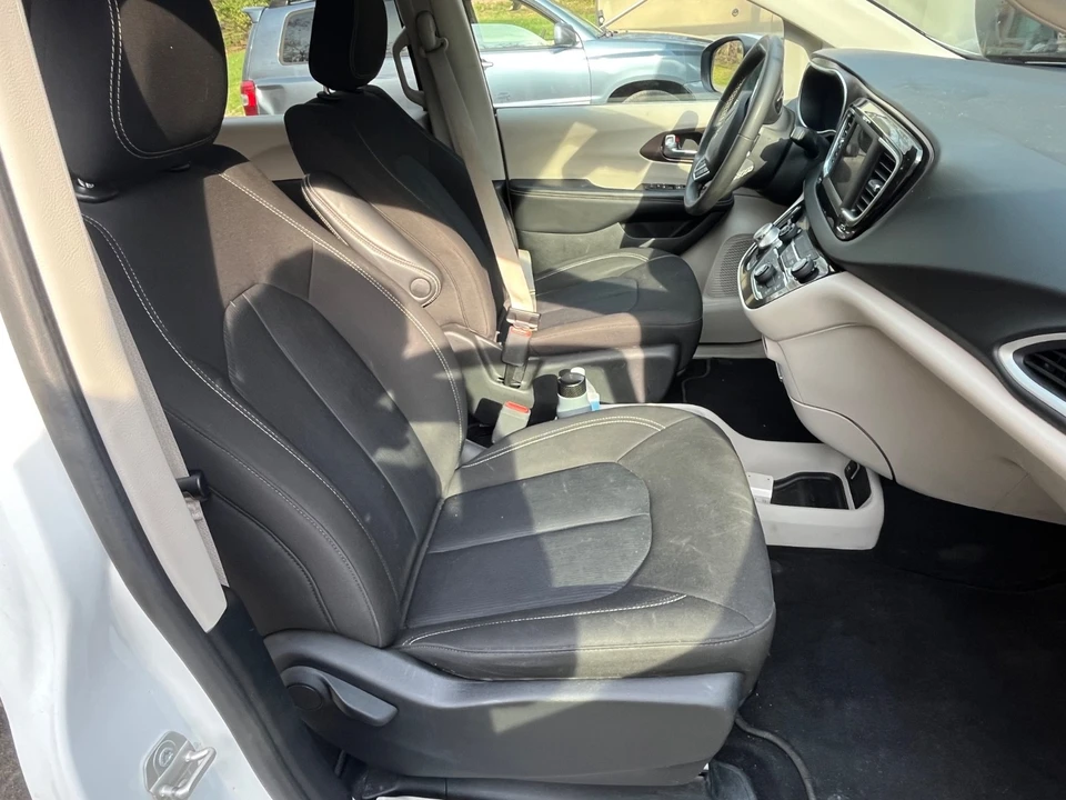 2023 Chrysler - Image 7 of 16