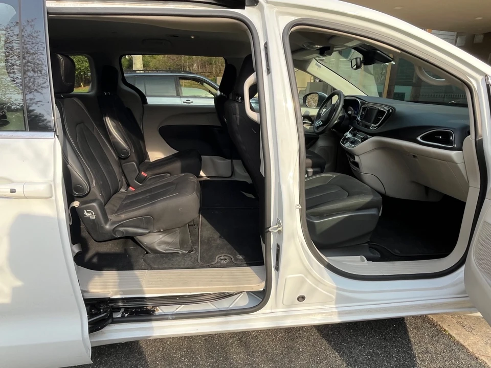 2023 Chrysler - Image 6 of 16