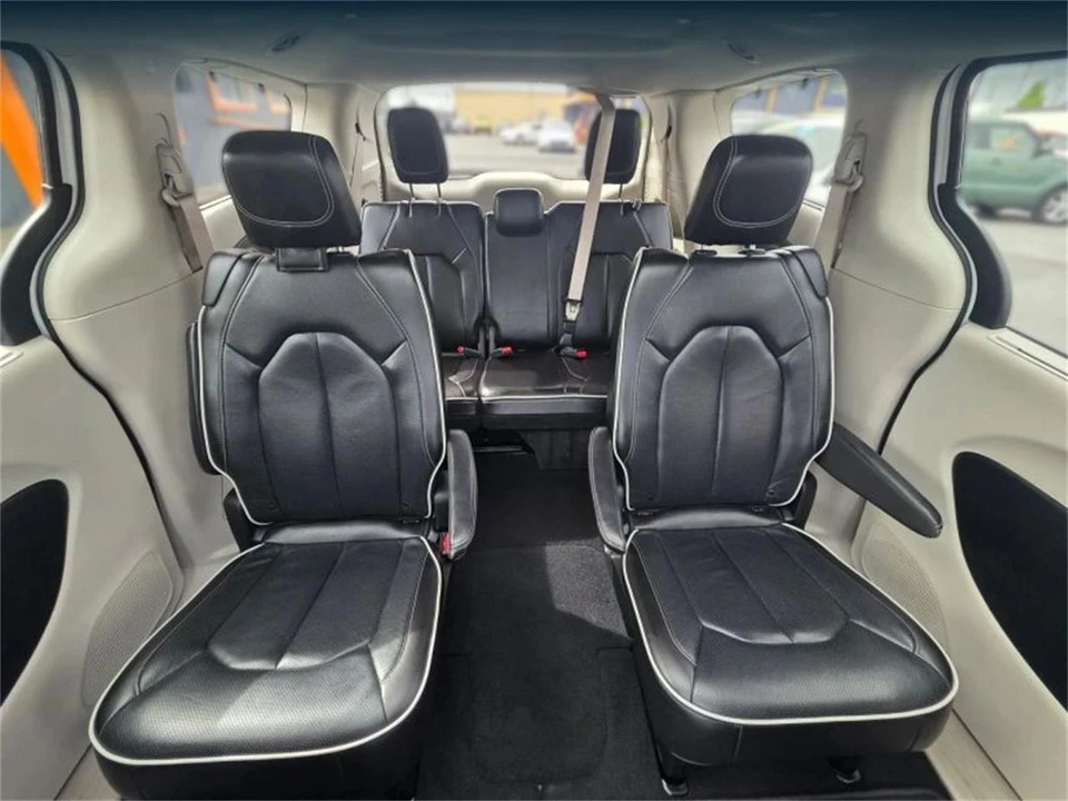 2023 Chrysler Town & Country - Image 13 of 20
