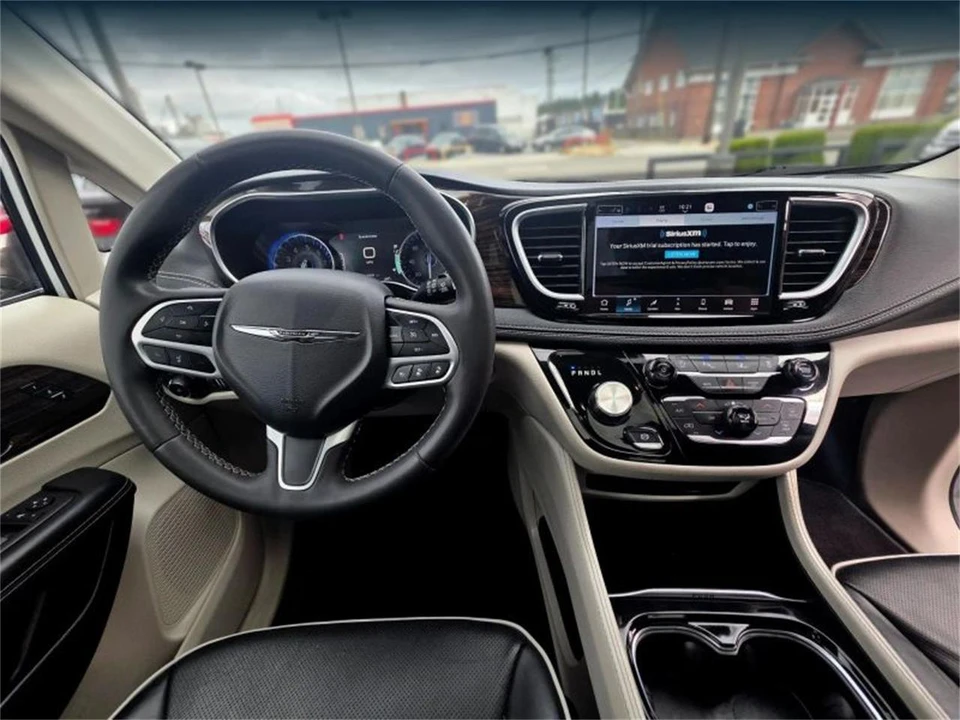 2023 Chrysler Town & Country - Image 18 of 20