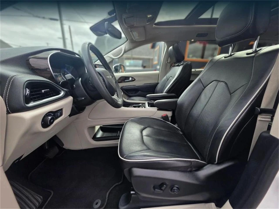 2023 Chrysler Town & Country - Image 9 of 20