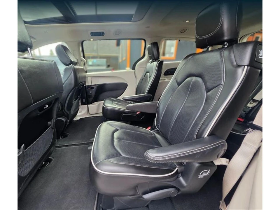 2023 Chrysler Town & Country - Image 10 of 20