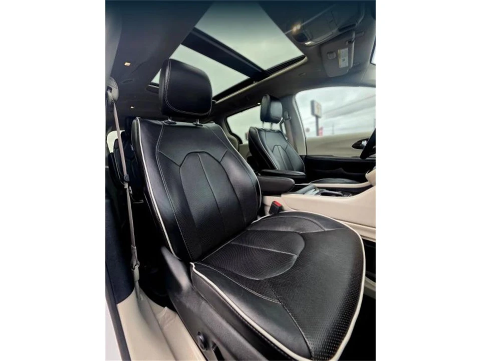 2023 Chrysler Town & Country - Image 14 of 20