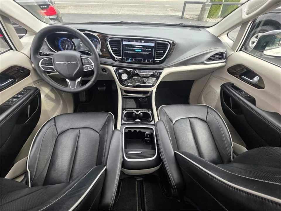 2023 Chrysler Town & Country - Image 12 of 20