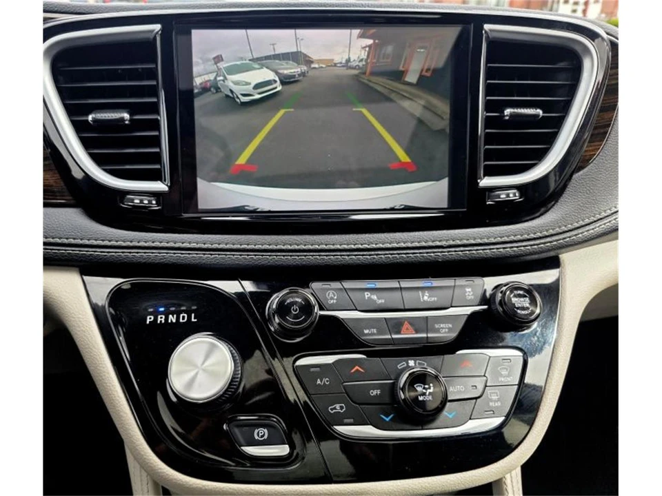 2023 Chrysler Town & Country - Image 17 of 20
