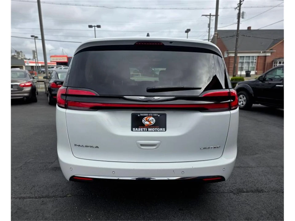 2023 Chrysler Town & Country - Image 4 of 20